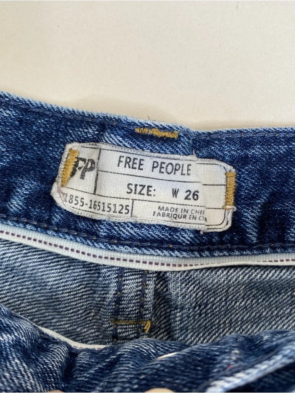 Free People Women’s Gowa Released Hem Cutoff High-Rise Denim Shorts Size 26